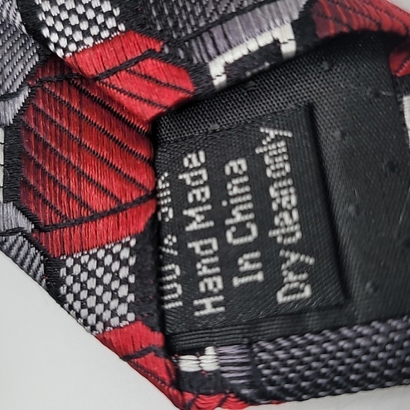 Platinum Designs 100% Silk Gray Red Geometric Men's Tie - Picture 3 of 3